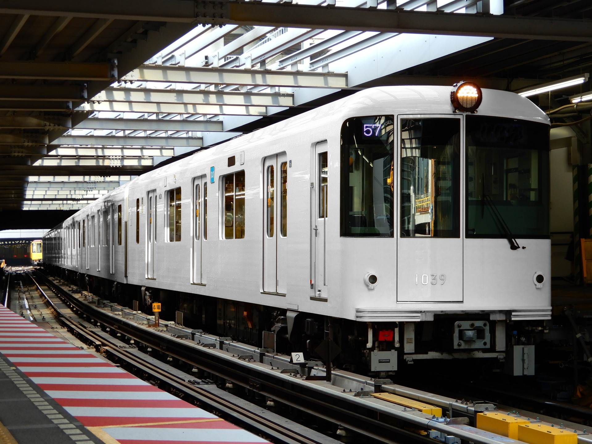 東京メトロ1000系の脱色済み画像