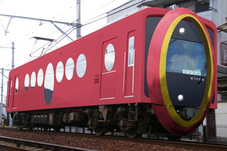 観光列車「ひえい」初期デザイン案 (きららカラー・ピンク)