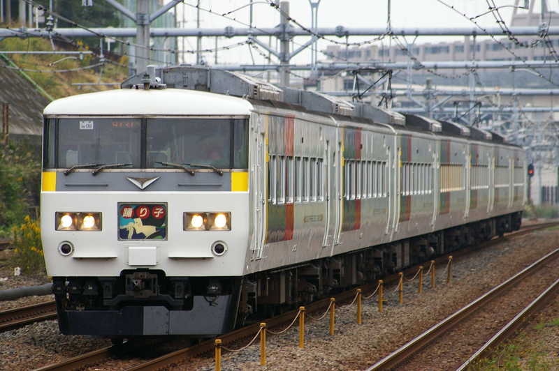 加工前の185系の写真(この画像はウソ電ではありません)